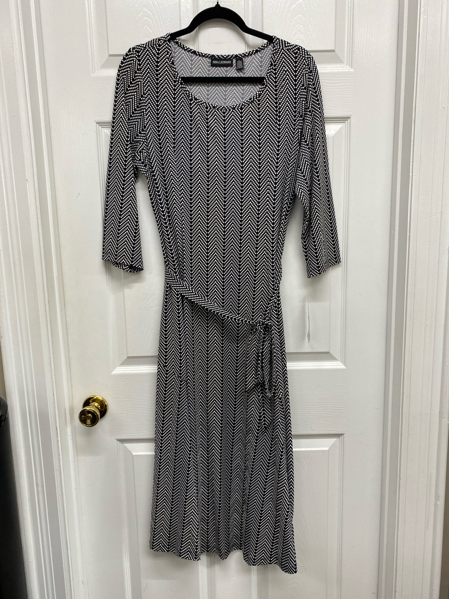 Size L Nina Leonard Dress